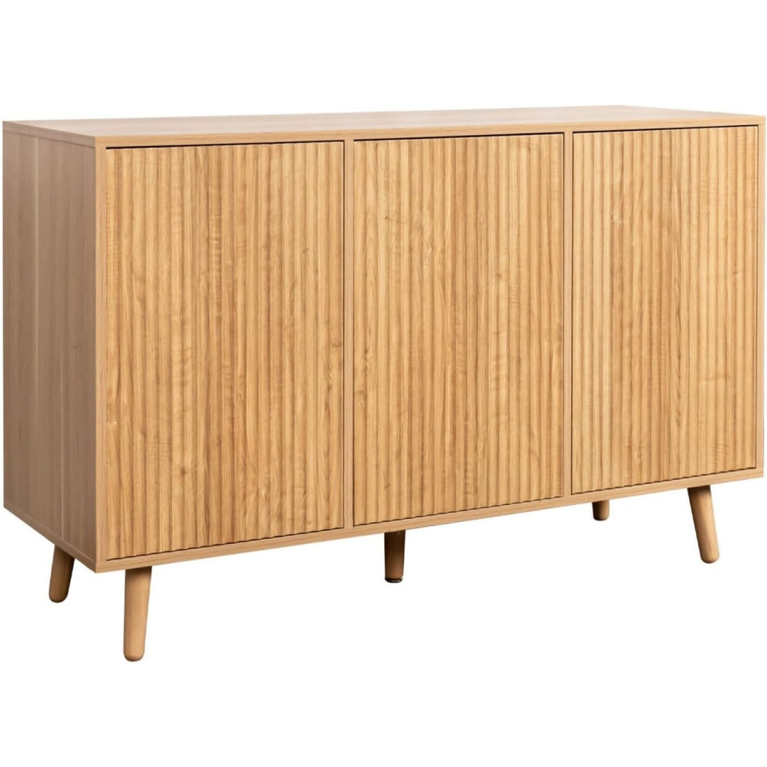 Le charme du rangement avec ce buffet avec portes, avec etageres, coloris blanc et chene
