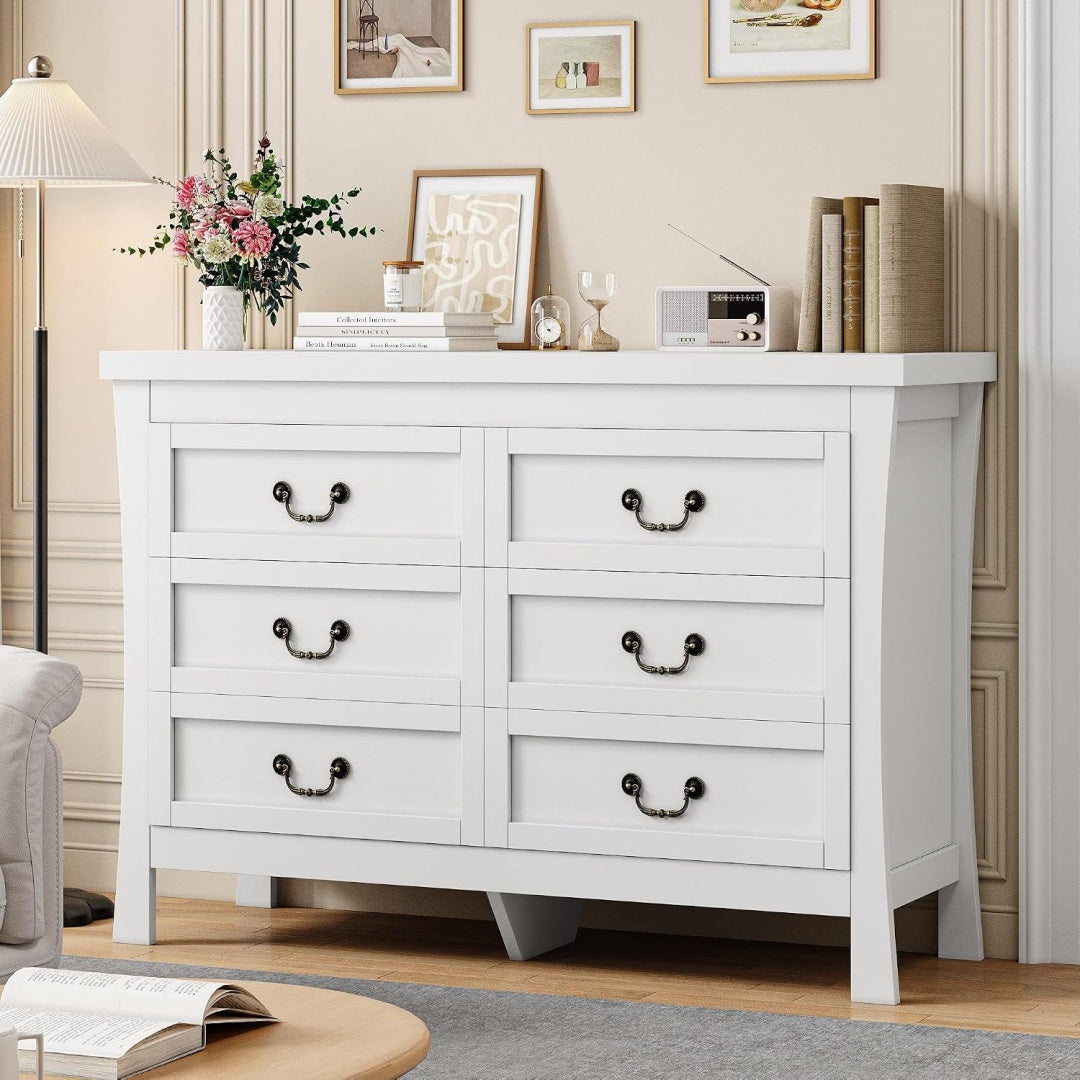 Une silhouette equilibree pour ce commode avec tiroirs, avec portes, teinte blanc et noir