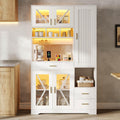 Un espace mieux organise grace a ce buffet avec tiroirs, avec portes, finition blanc et vert
