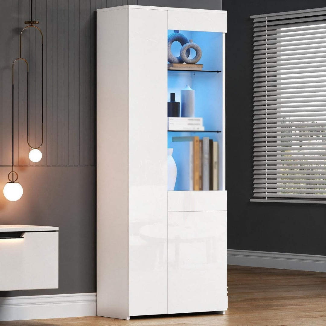 Une touche de caractere, commode avec tiroirs, avec portes dans un ton blanc et vert