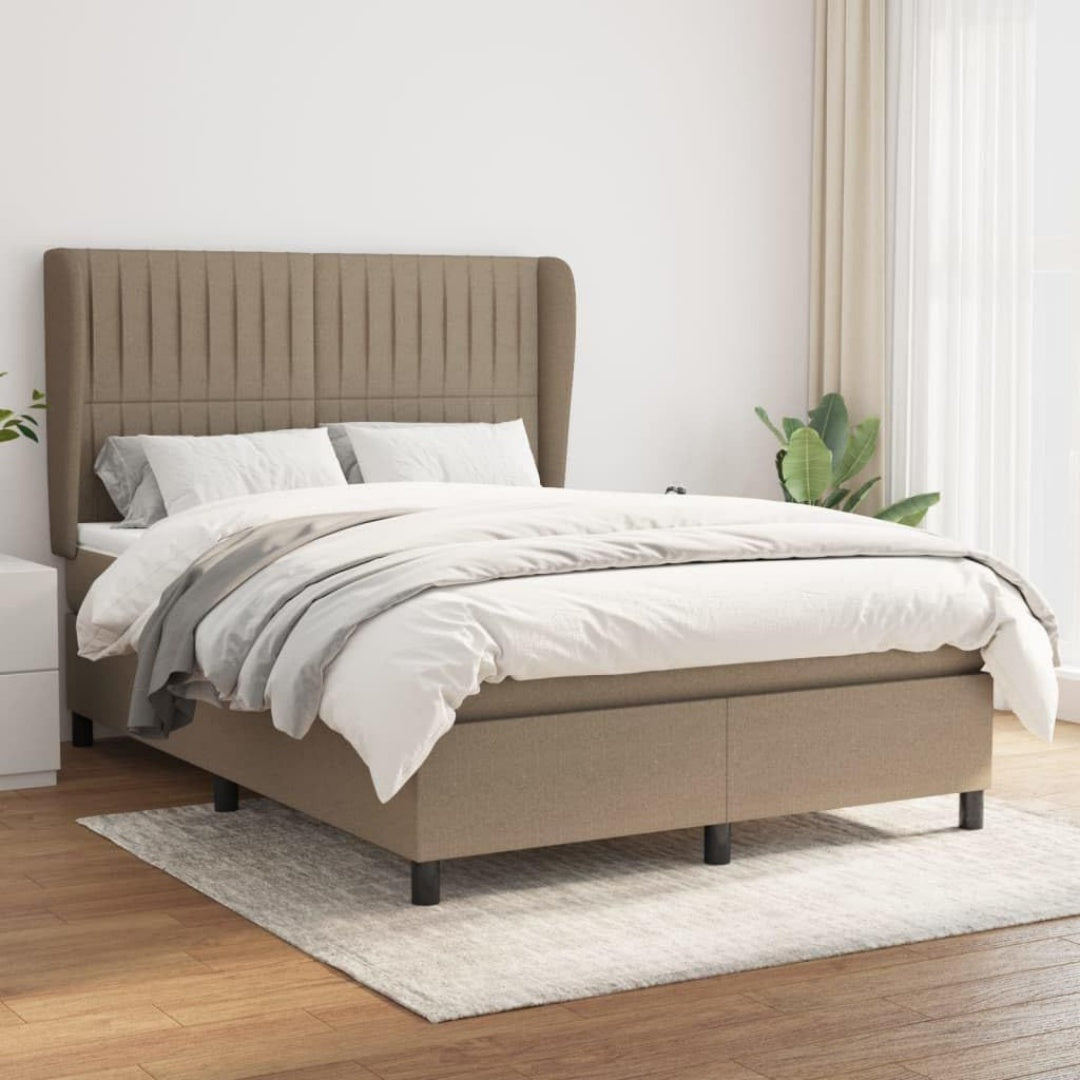 Une touche de caractere, table aux accents metalliques, a l'aspect bois dans un ton bois naturel