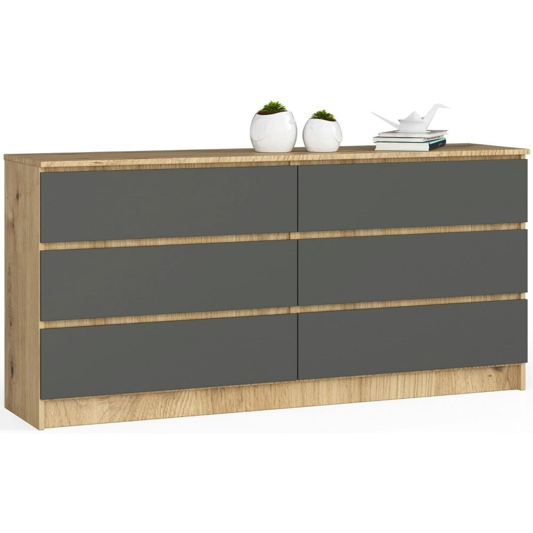 Une silhouette equilibree pour ce commode avec tiroirs, aux accents metalliques, teinte vert