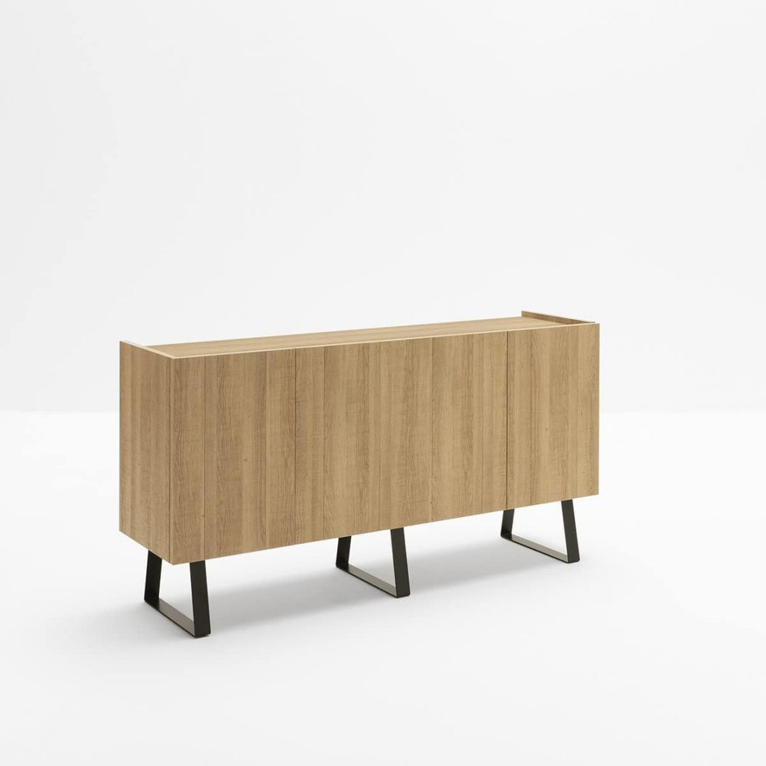 Une touche de caractere, buffet avec portes dans un ton chene